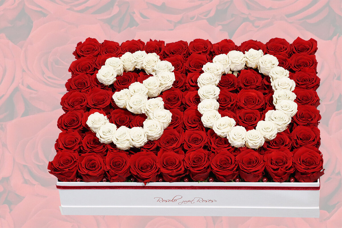 Maxi boîte rectangulaire 70 roses éternelles en rouge avec chiffres ou initiales