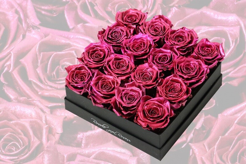 Boîte carrée, 16 roses éternelles, fuchsia, effet métallisé