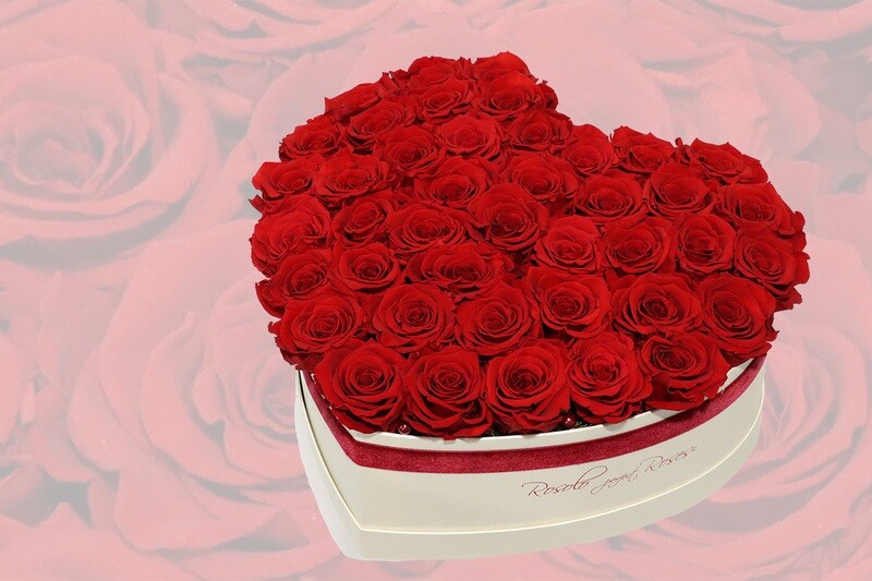 Boîte en forme de coeur, 3 tailles: env. 15, 30 ou 40 roses éternelles en rouge