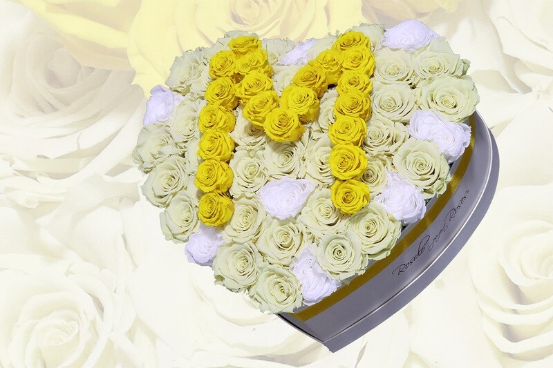 Grande boîte en forme de coeur, env. 40 roses éternelles, couleur à choix, lettre conçue par mini roses.