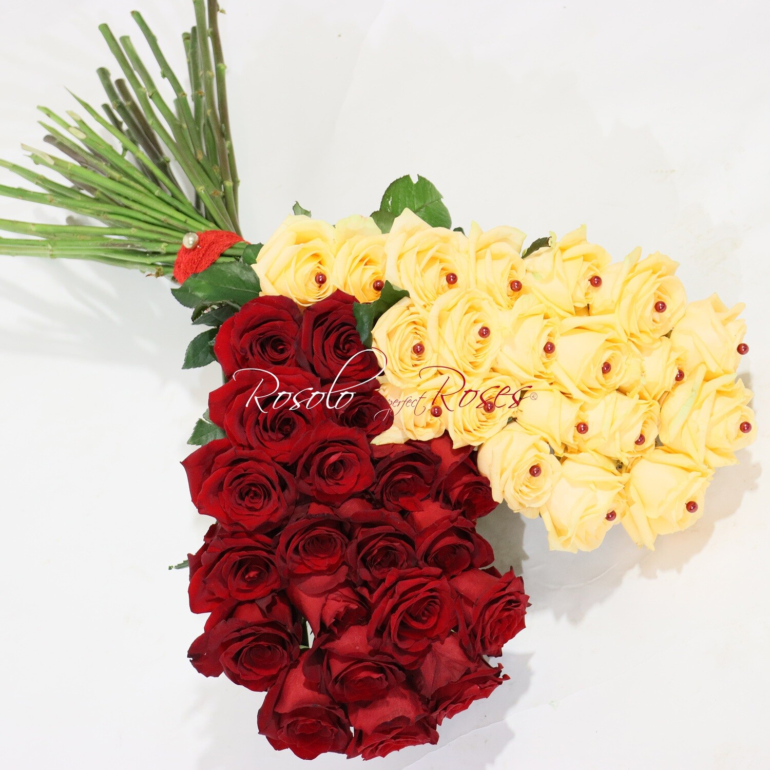 Bouquet coeur, roses rouges et pêches