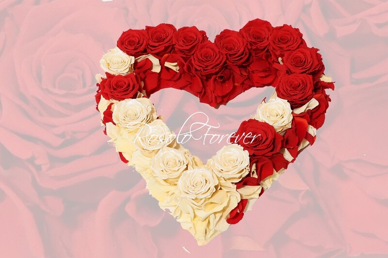 Beau coeur ouvert en rouge et crème