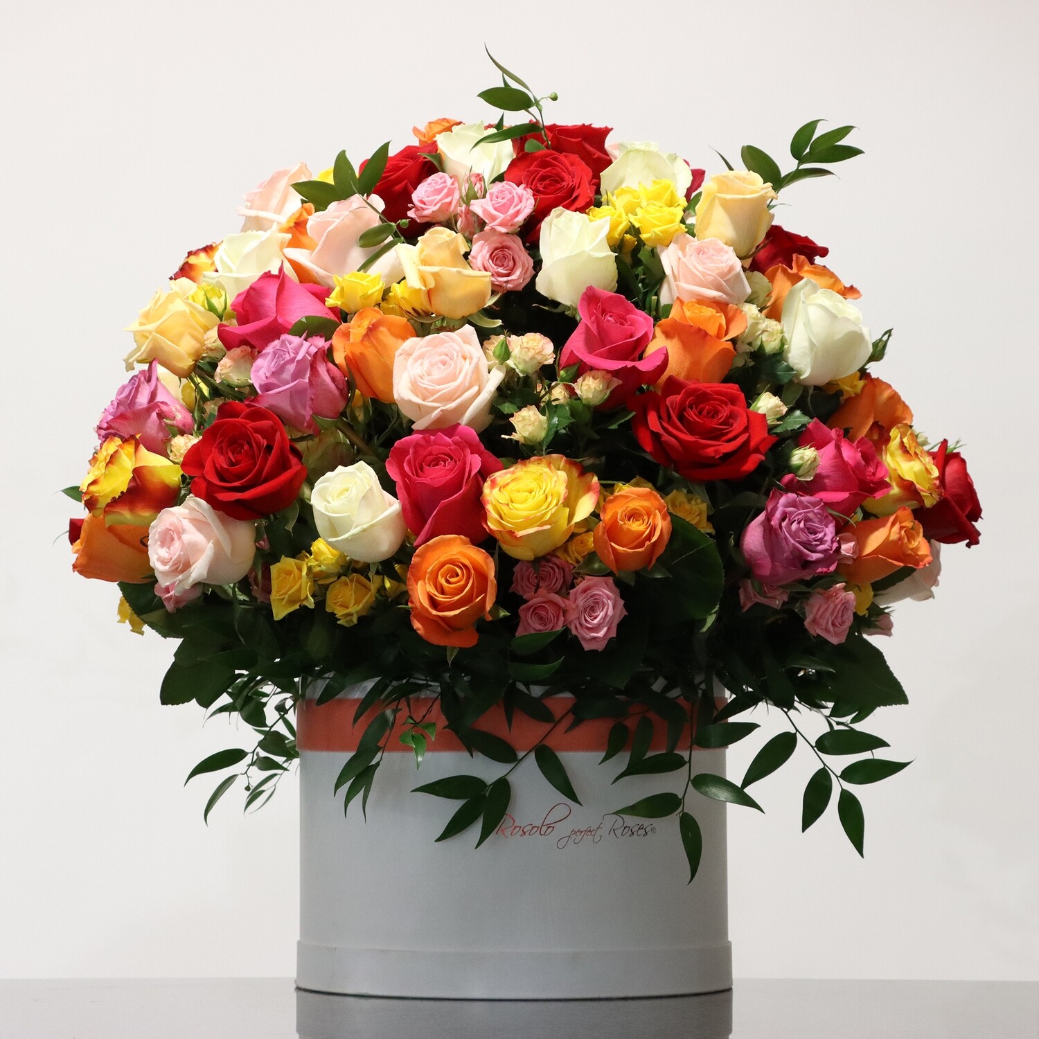 Somptueuse boite très colorée de roses, plusieurs tailles.