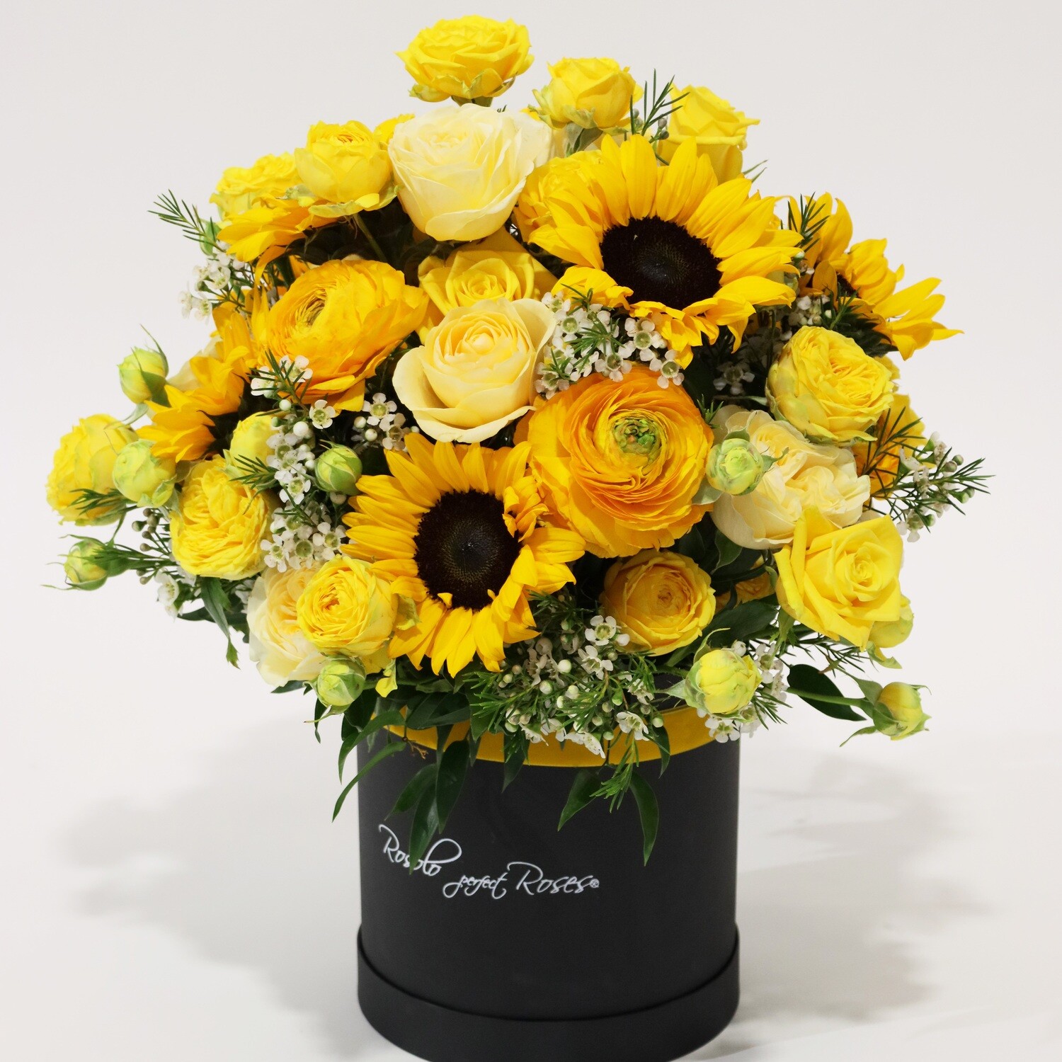Superbe boite ensoleillée, roses, tournesols et fleurs de saison