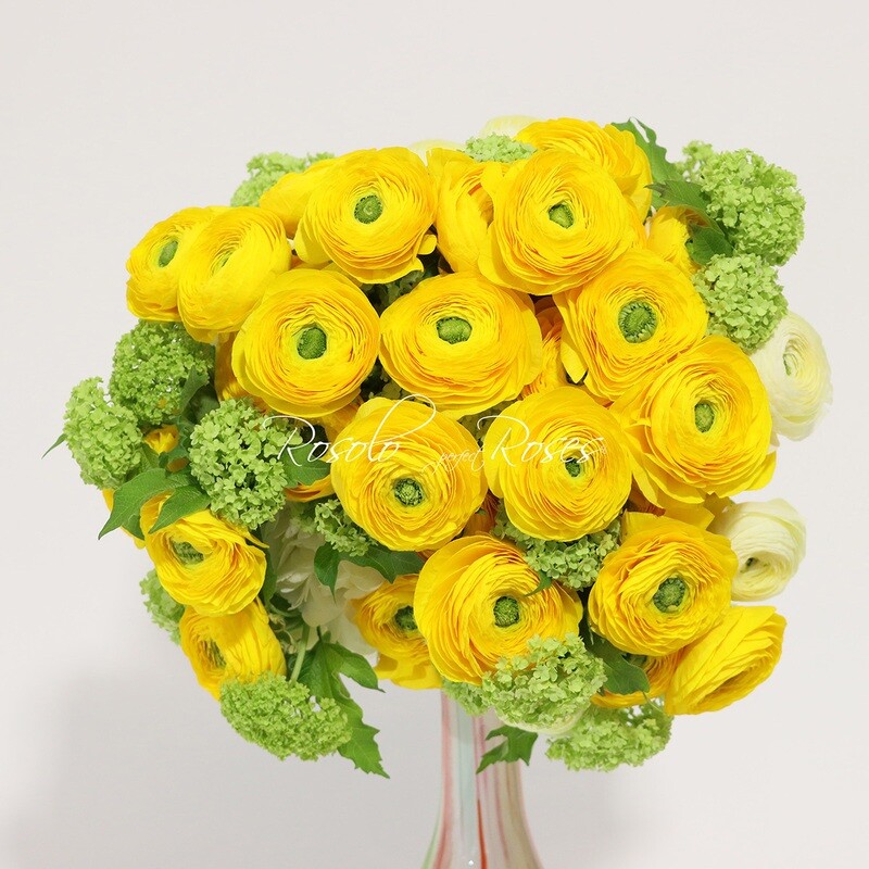 Renoncules jaune et blanches &amp; garniture