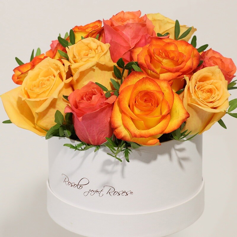 Jolie boîte de roses colorées