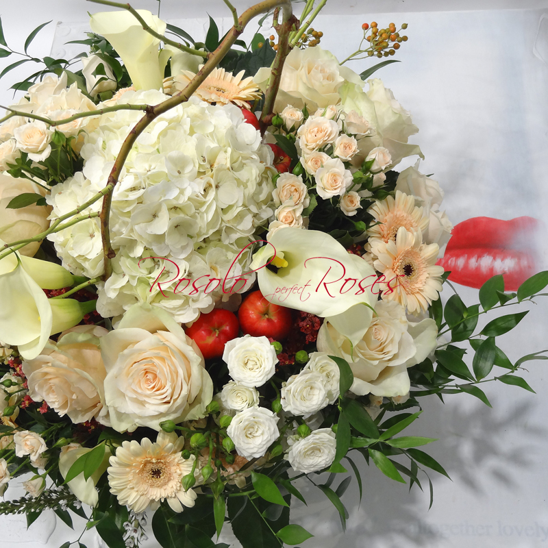 Précieux bouquet d'automne en blanc et crème