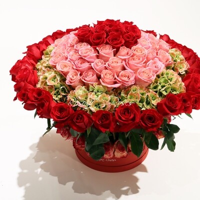 SPECTACULAIRE: une boîte exceptionnelle de roses rouges et roses