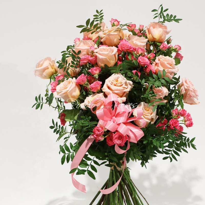 Somptueux bouquet de roses &amp; baby roses, une face, couleurs pastelles