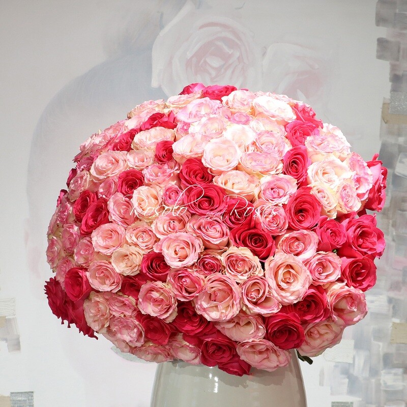 Gros bouquet rond, compact de roses en rose et fuchsia