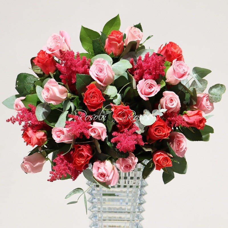 Beau bouquet de petites roses, couleurs pastelles