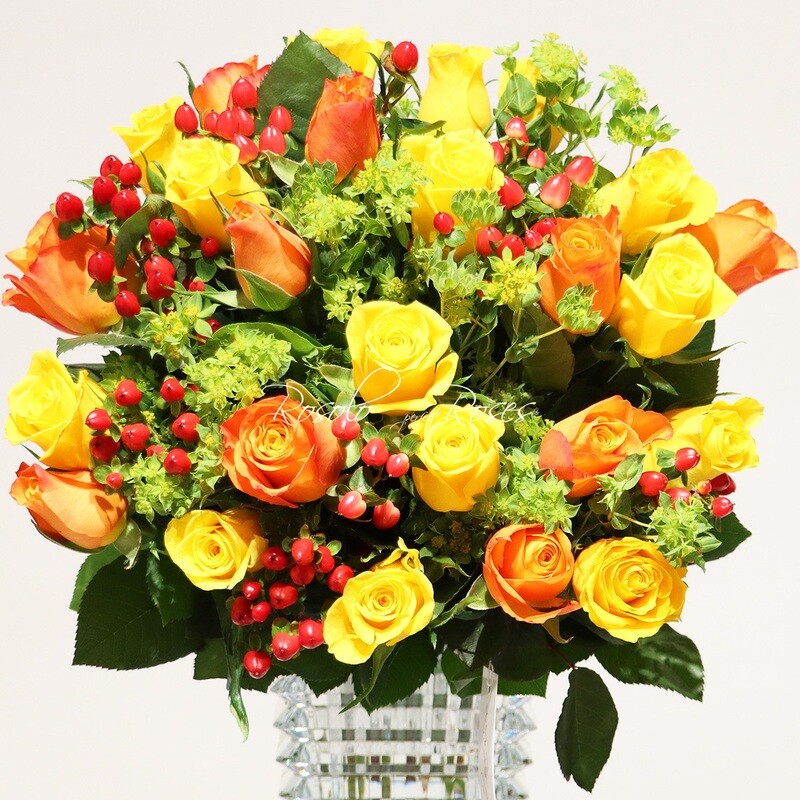 Lumineux bouquet de petites roses ensoleillées