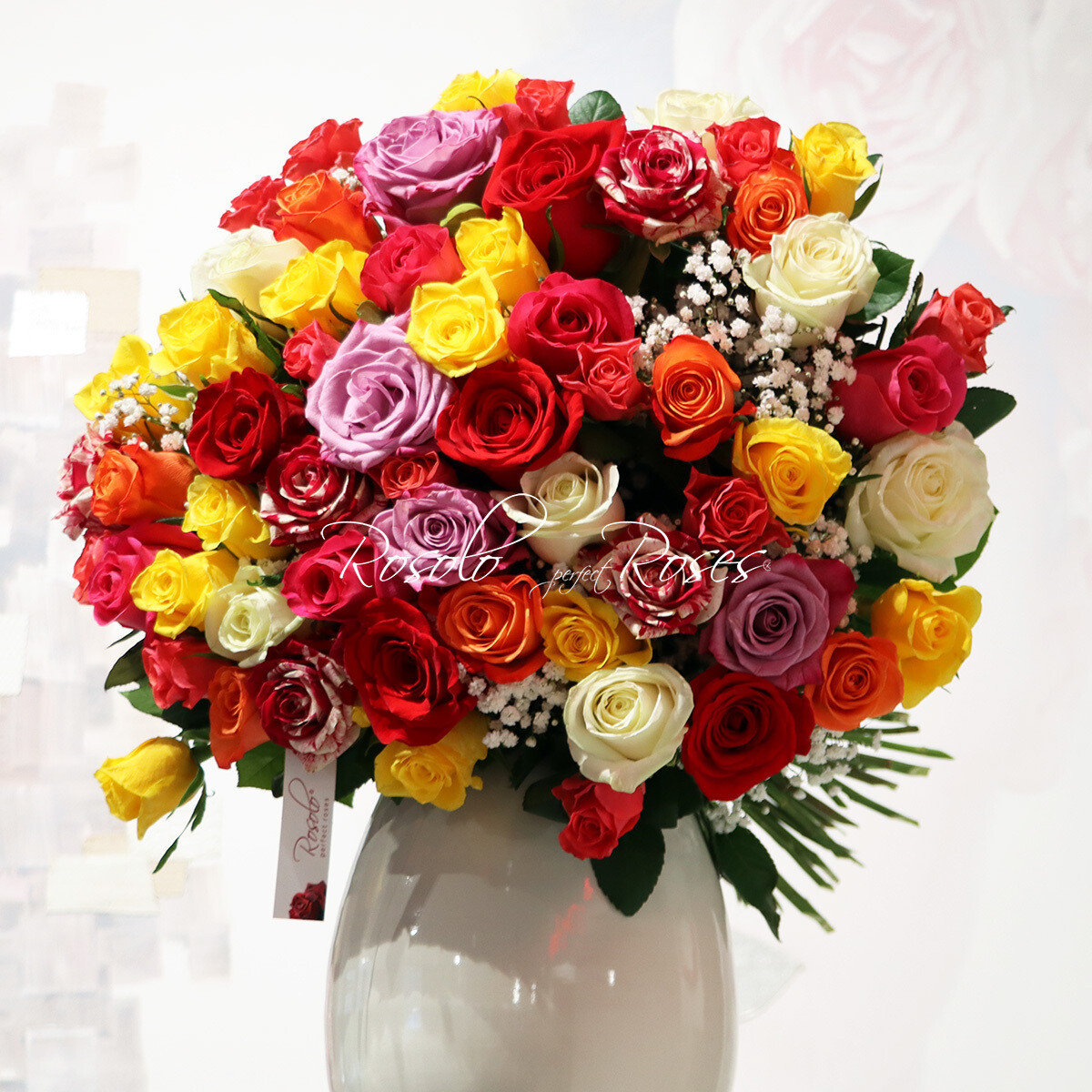 Magnifique bouquet de roses, très colorées