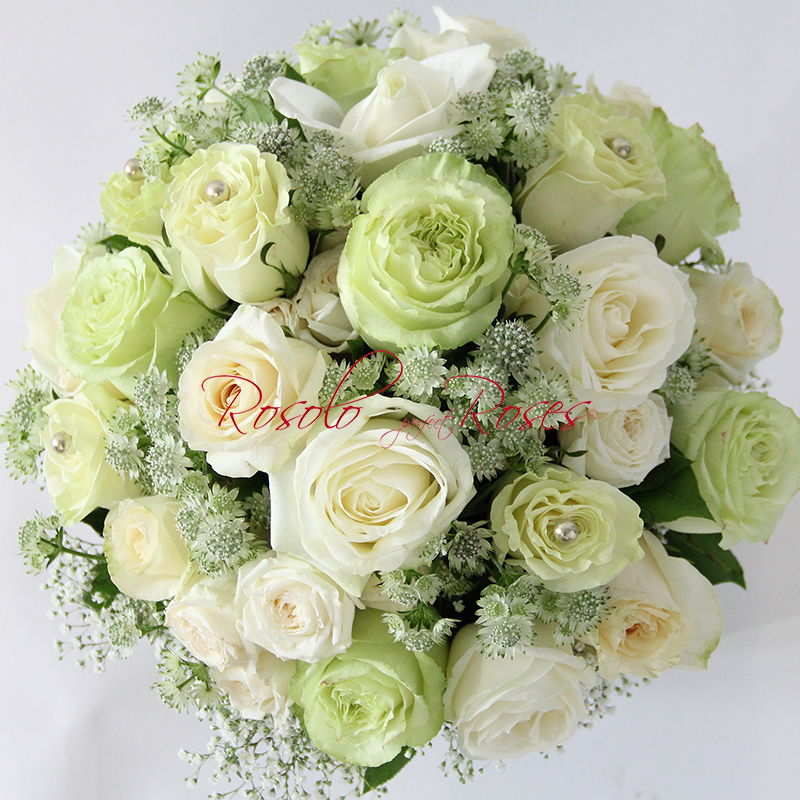 Bouquet de roses, très élégant en blanc, crème et vert