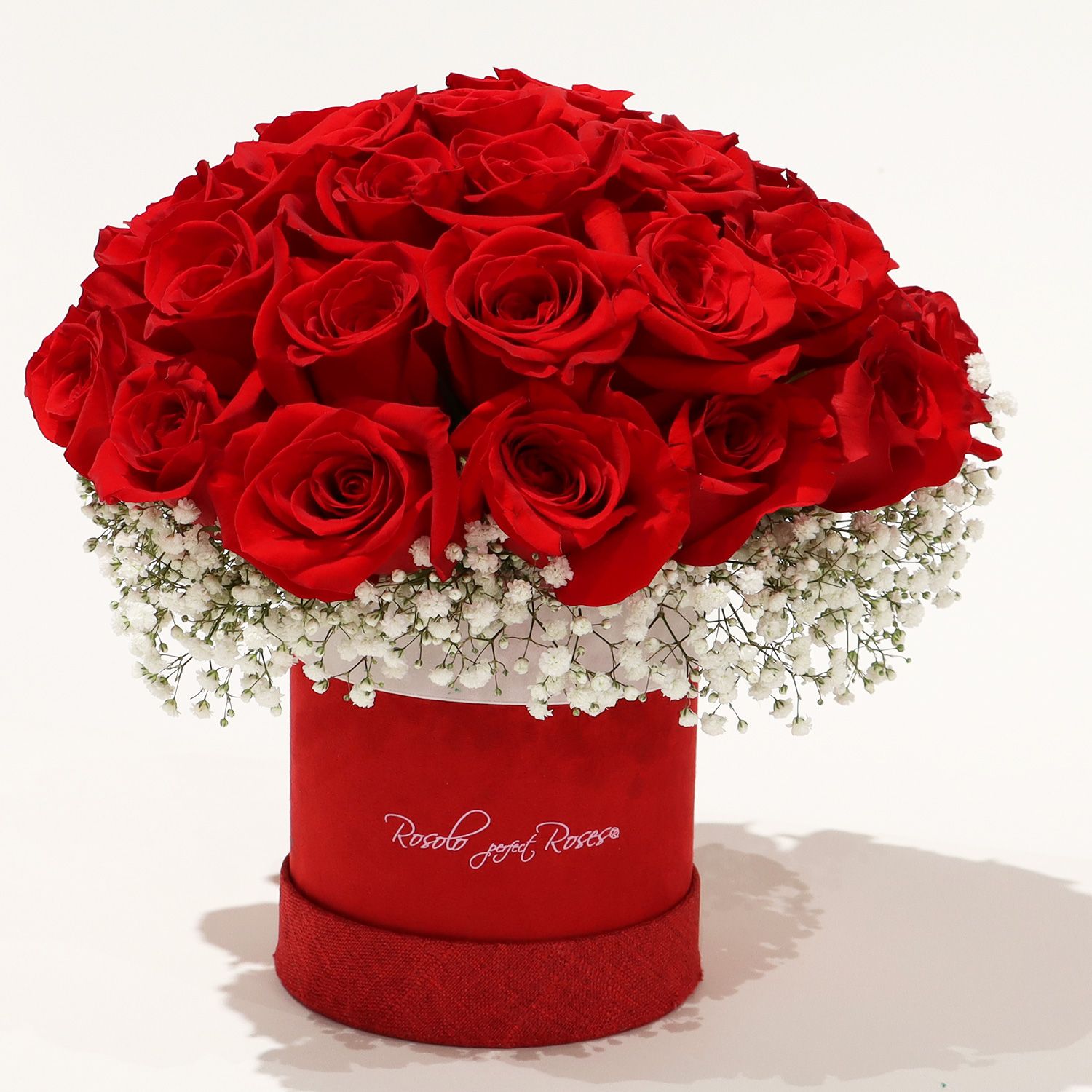 UNIQUE: Très belle boite avec une quarantaine de roses rouge "Freedom"