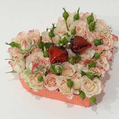 De tout coeur... petites roses bébé dans une jolie boite