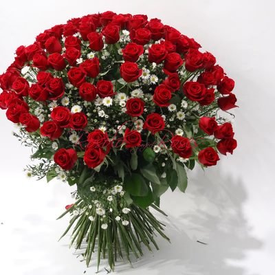 Somptueux bouquet de longues et grandes roses rouges