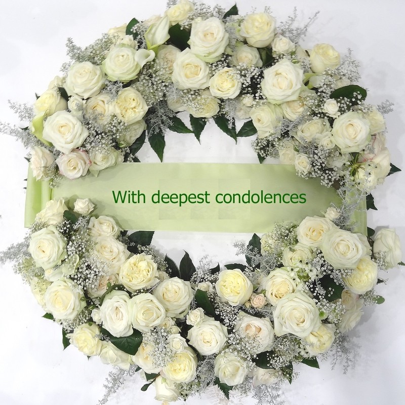 Couronne, sobre, tout en blanc