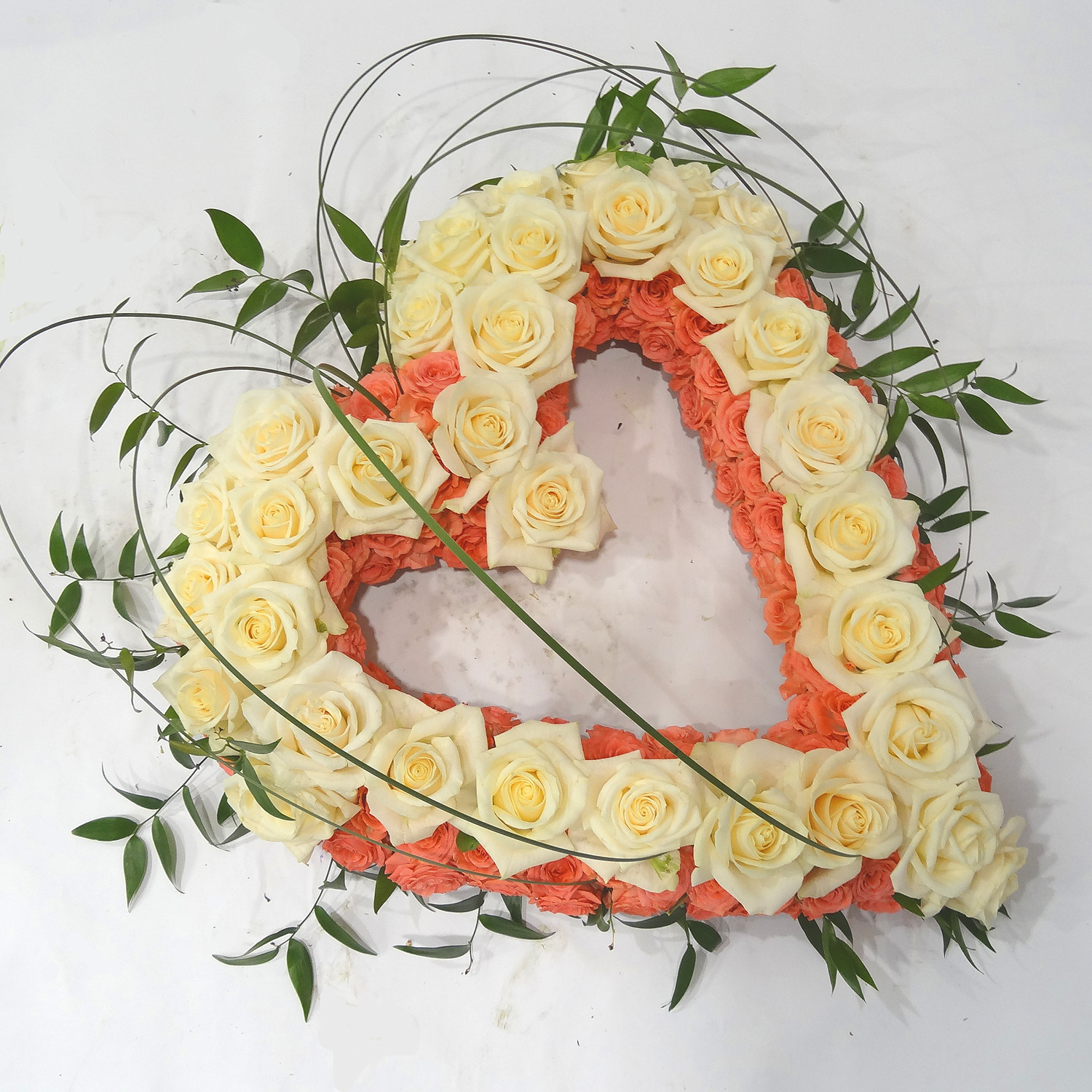 Coeur ouvert avec roses pastelles