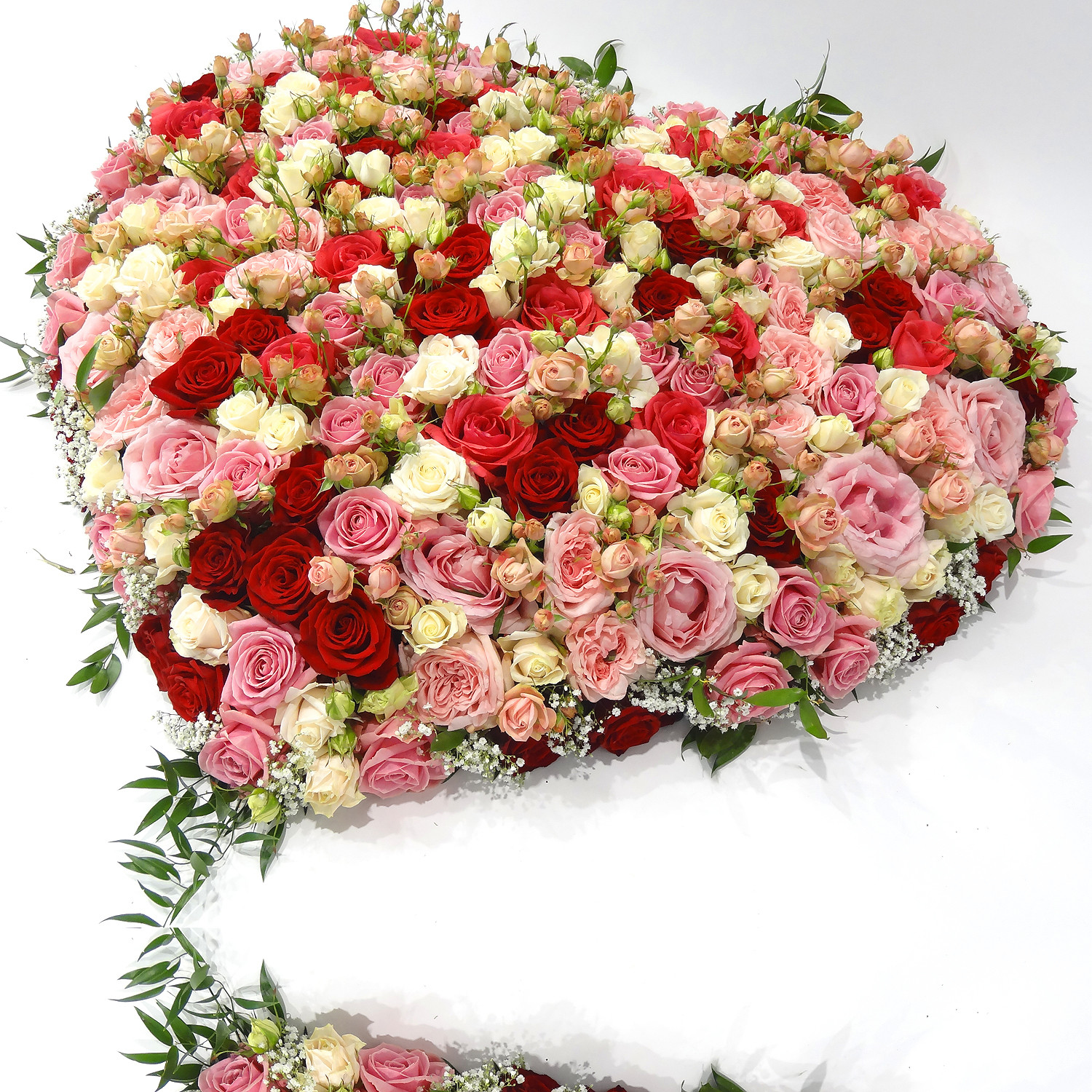 Grand coeur de roses en rose et rouge
