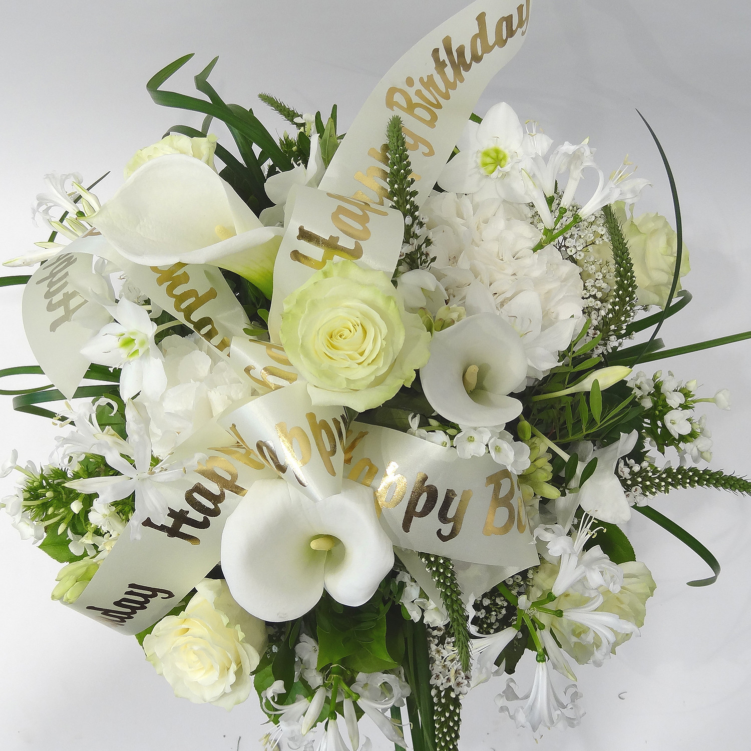 Bouquet d'anniversaire, tout en blanc