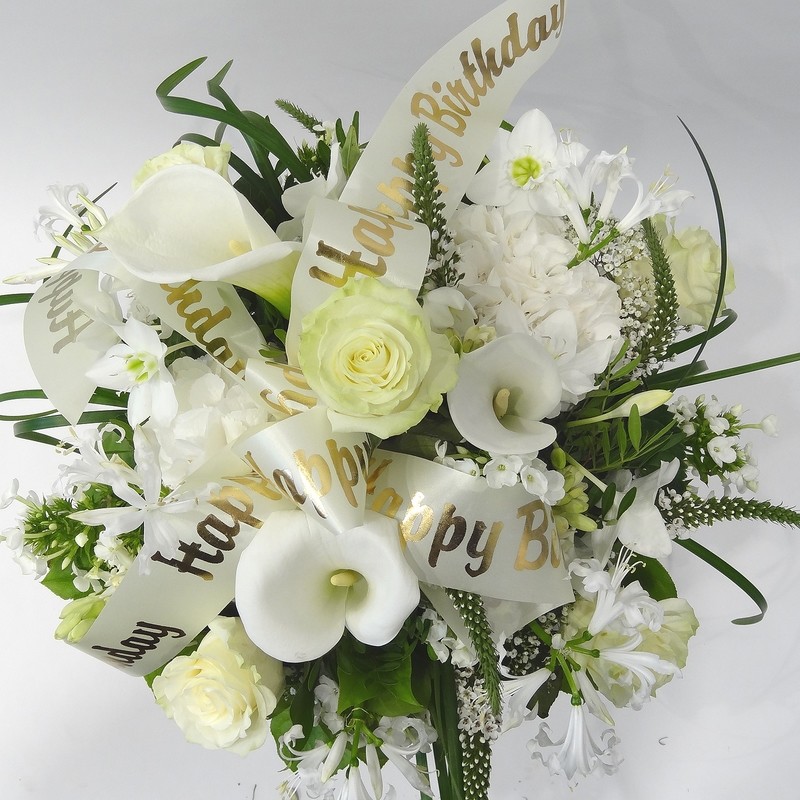 Bouquet d'anniversaire, tout en blanc
