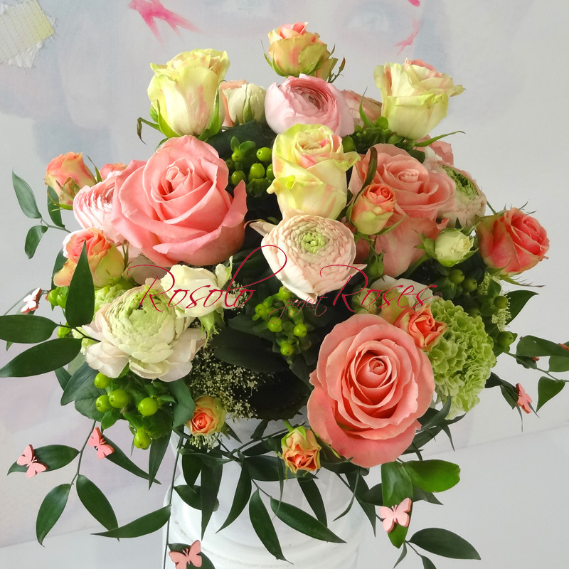 Magnifique arrangement de roses, couleurs pastelles