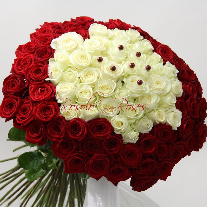 Somptueux bouquet de roses en blanc et rouge