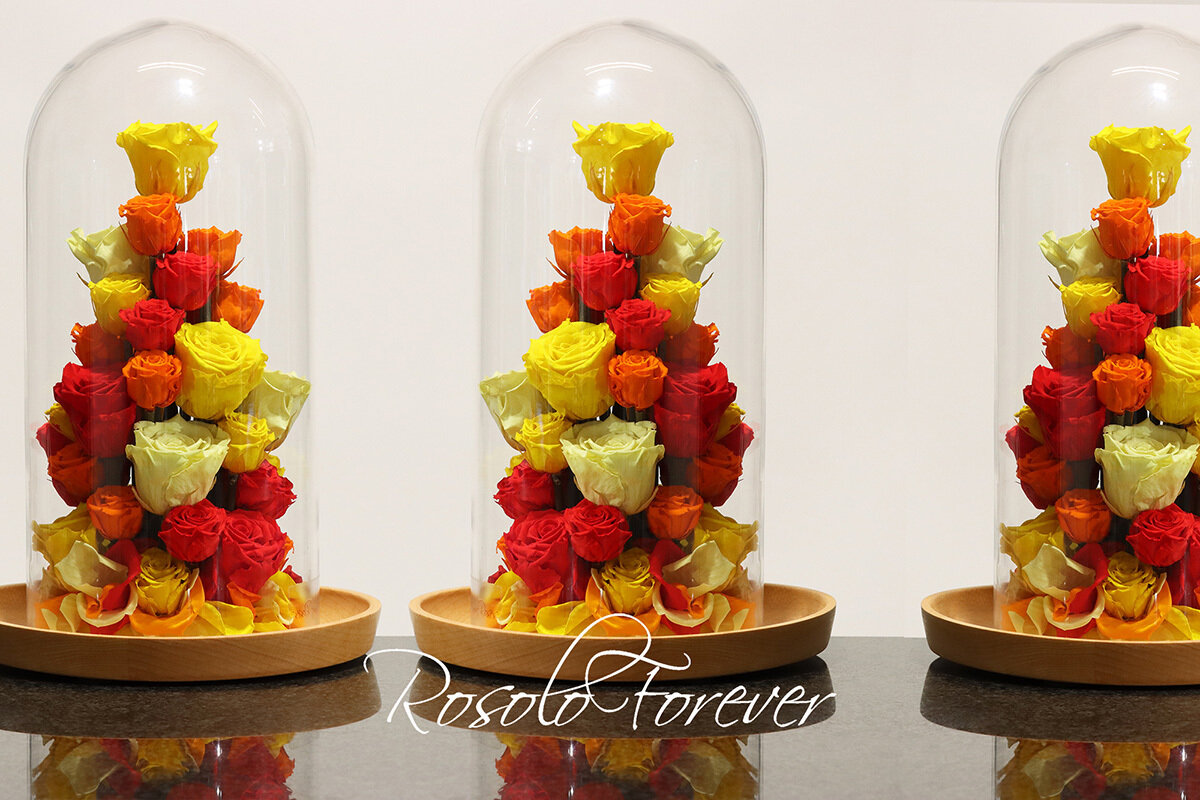 Très grande cloche, roses en orange, jaune et crême