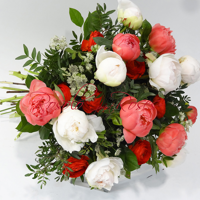Bouquet du mois avec superbes pivoines