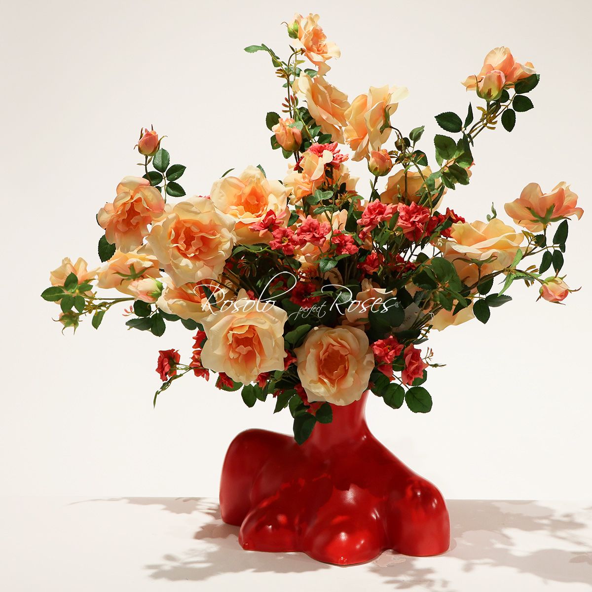 SILK FLOWERS: magnifiques roses dans un vase design