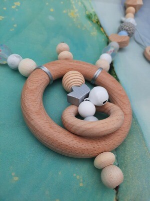 Mobile hochet en bois clipsable sur poussette pour bébé