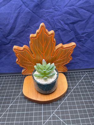 Maple Leaf Shelf