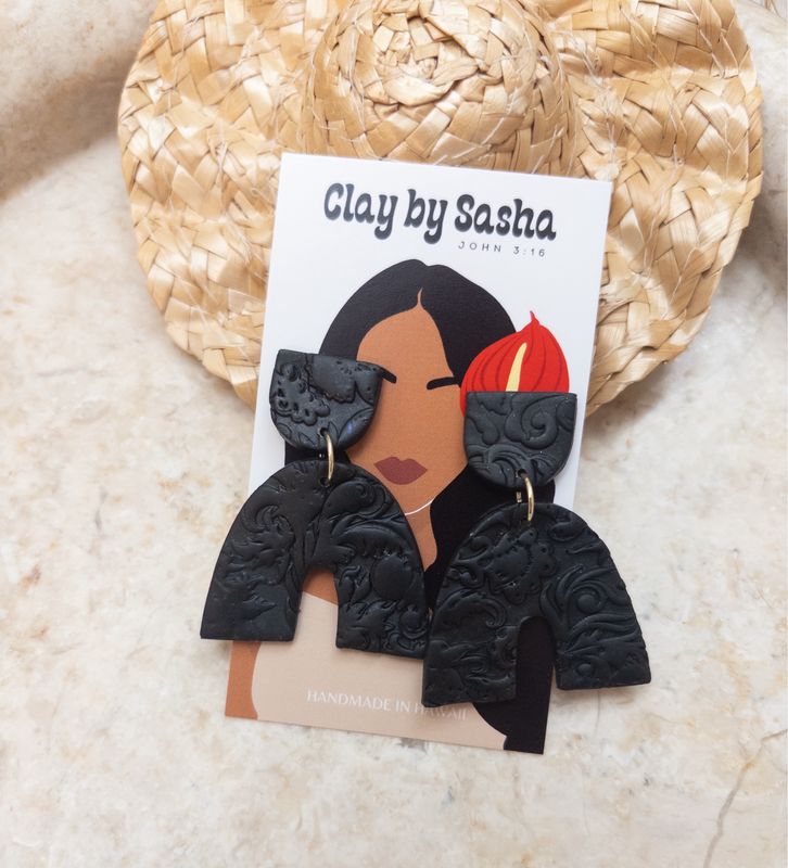 Midnight Heirloom Arch