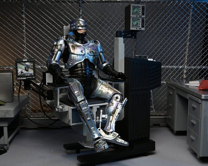 NECA Robocop Ultimate Actionfigur Battle Damaged + Chair ca. 18 cm