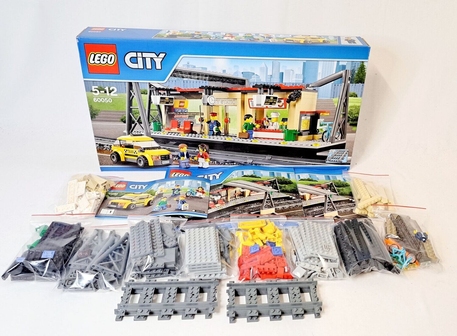 LEGO City 60050 Bahnhof Eisenbahn inkl. Schienen 100 % komplett inkl. BA + OVP