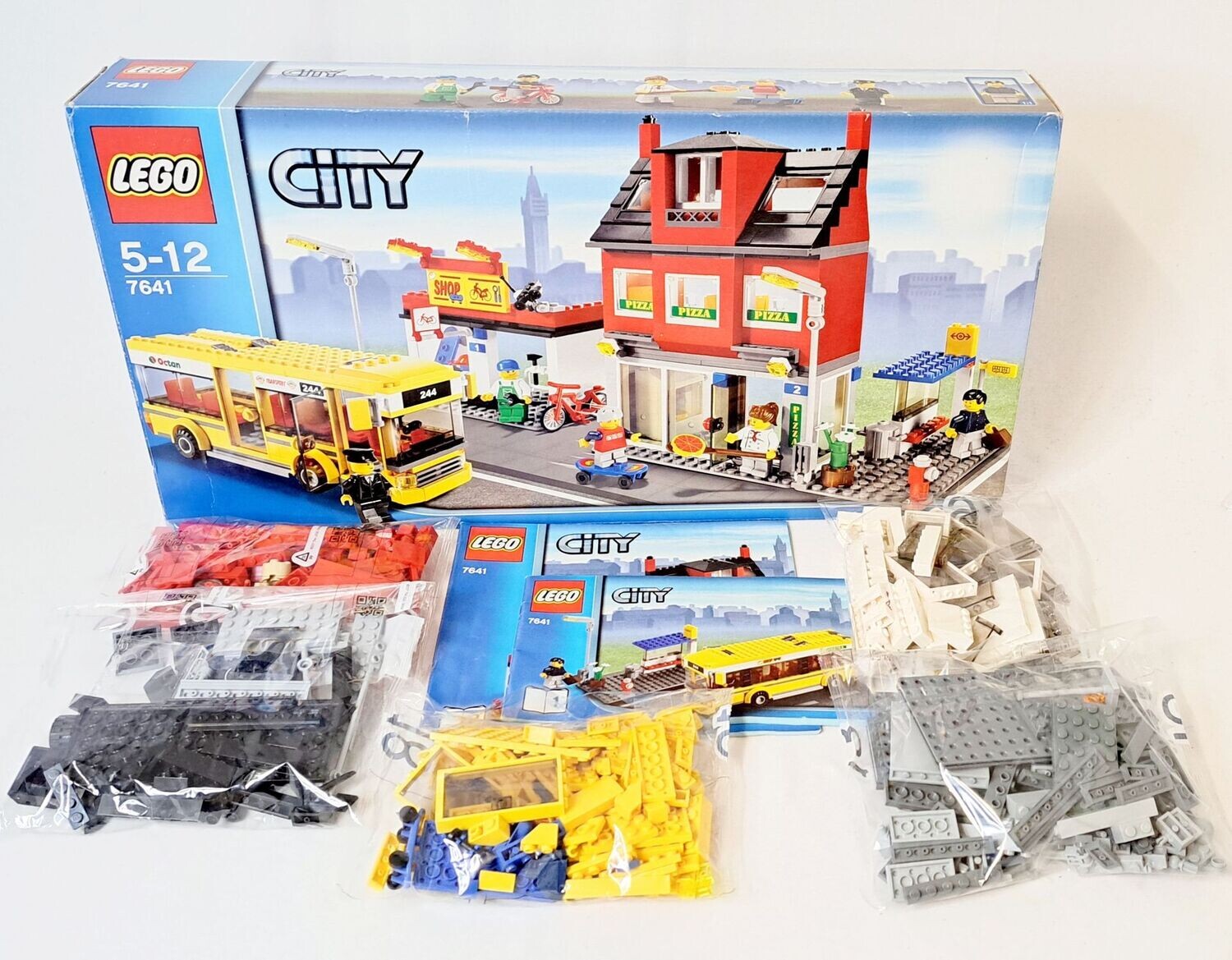 LEGO City 7641 Stadtviertel mit Bus Haus Shop Minifiguren 100 % komplett BA OVP