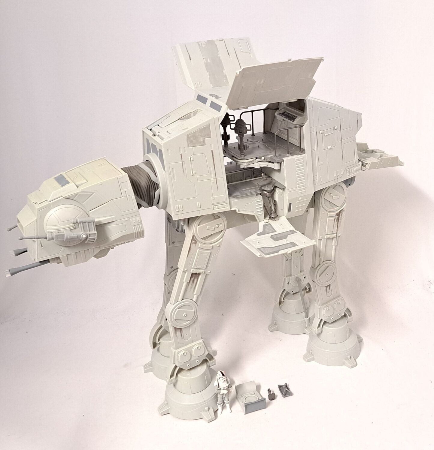 Hasbro Star Wars The Legacy Collection AT-AT inkl. Pilot Hoth Kampfläufer