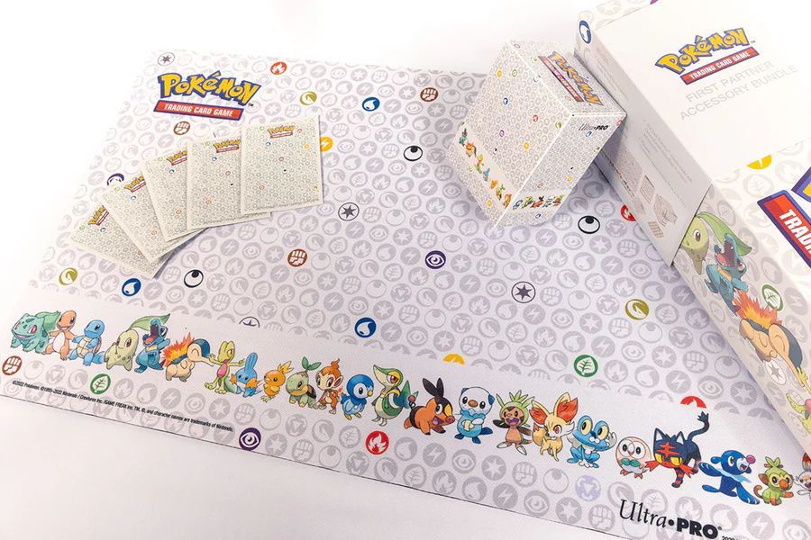 Ultra Pro Pokemon Bundle First Partner Deckbox, Spielmatte Hüllen NEU OVP !