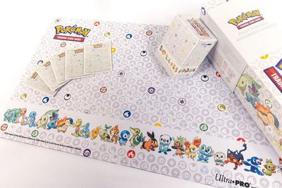 Ultra Pro Pokemon Bundle First Partner Deckbox, Spielmatte Hüllen NEU OVP !