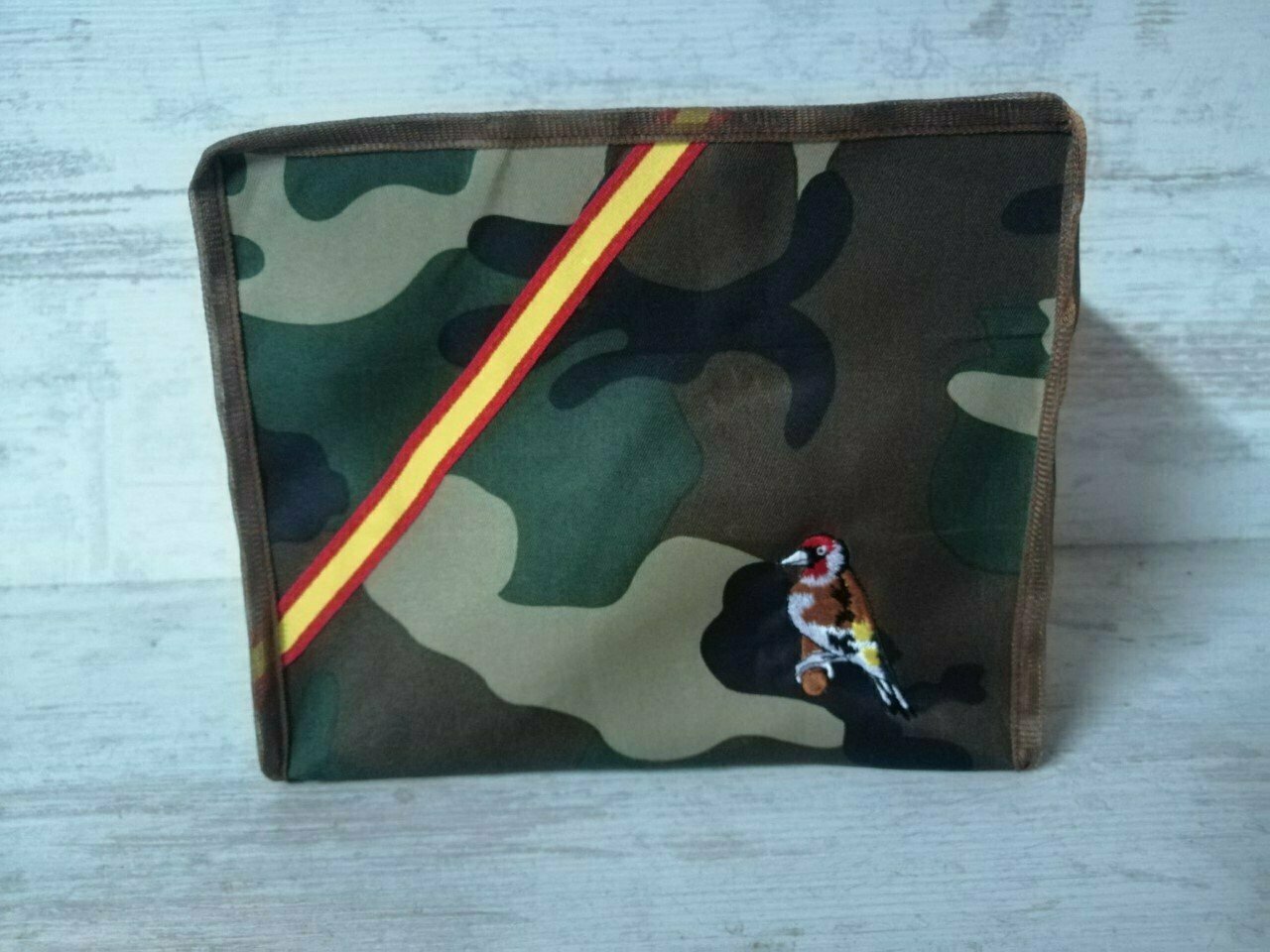 FUNDA CAMUFLAJE JAULA C 2 CON JILGUERO Y BANDERA ESPAÑOLA SILVESTRISMO