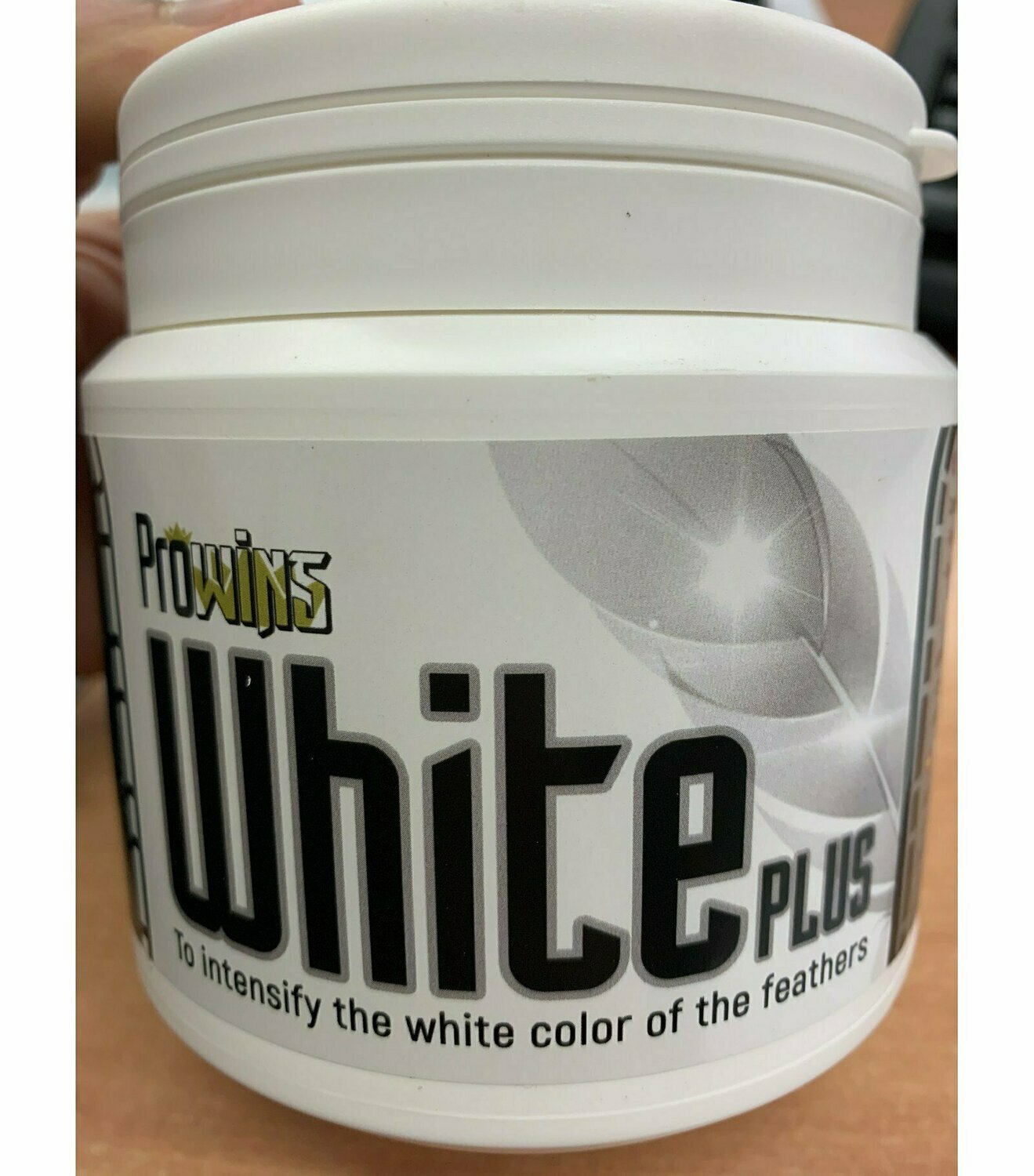 Prowins White Plus 300gr, (intensifica el color blanco de las plumas)