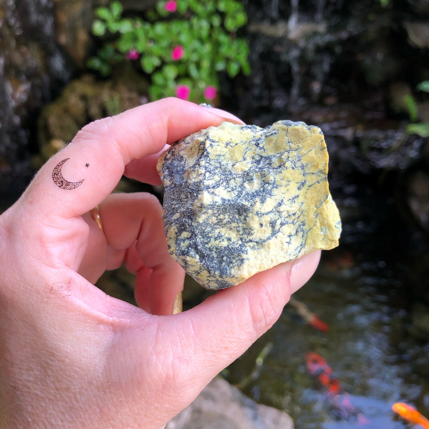 YELLOW TURQUOISE - Natural Raw Stone - PALM SIZE