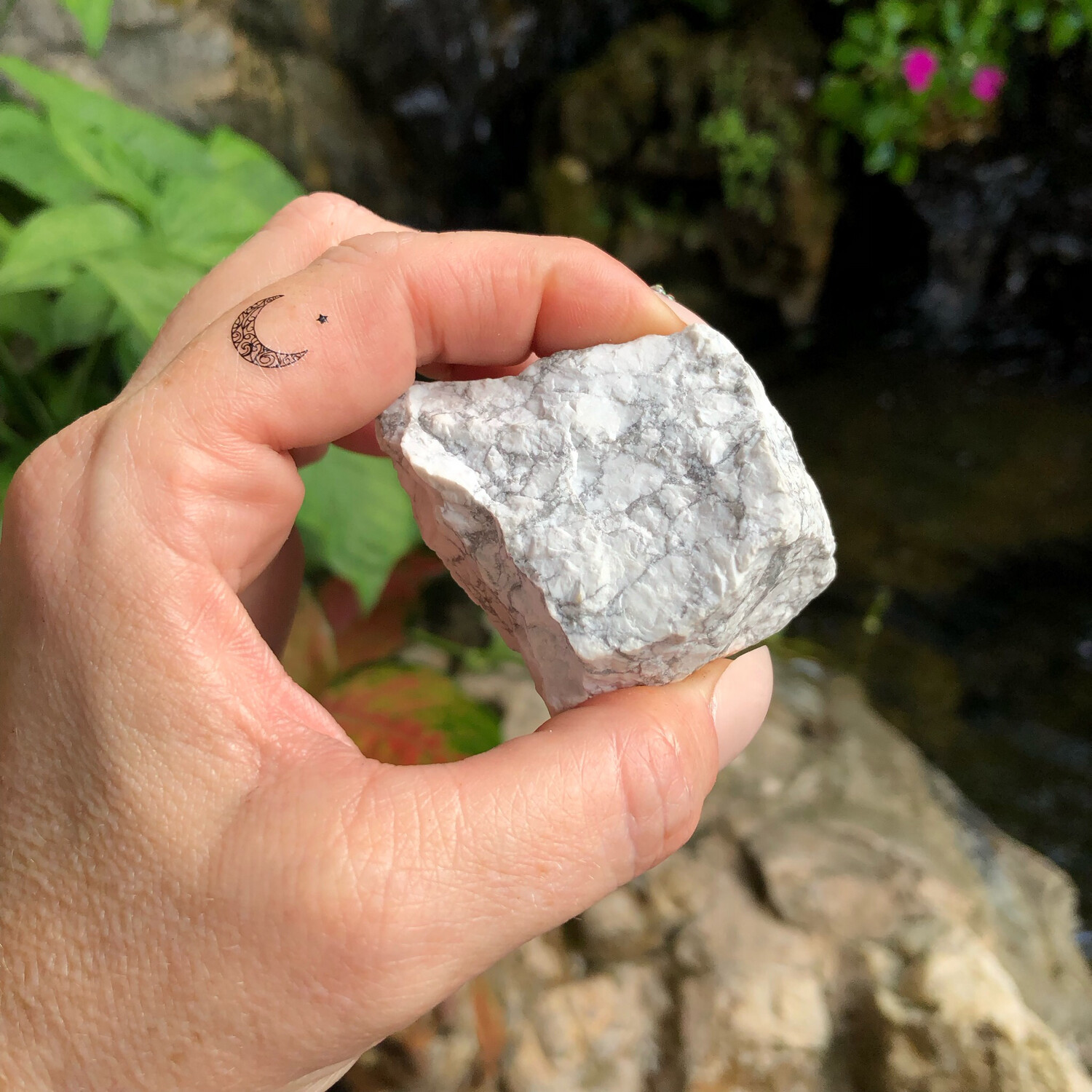 WHITE HOWLITE - PALM SIZED CHUNK