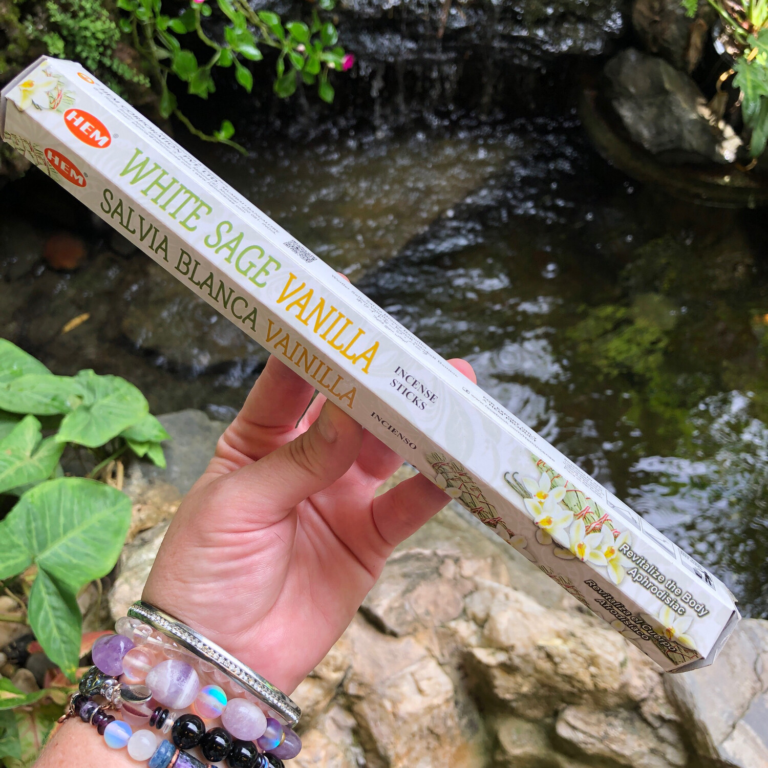 WHITE SAGE &amp; VANILLA INCENSE STICKS - Pack of 20 sticks