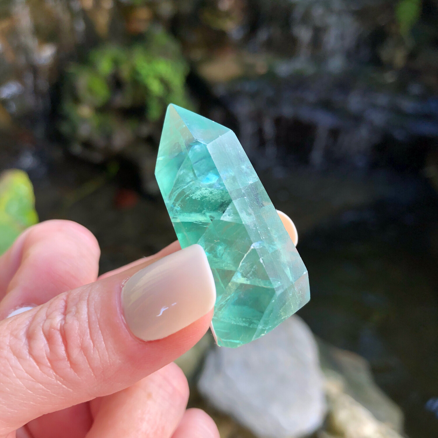 BLUE FLUORITE - TOWER - 4.3cm - Gentle Honesty, Focus, Patience