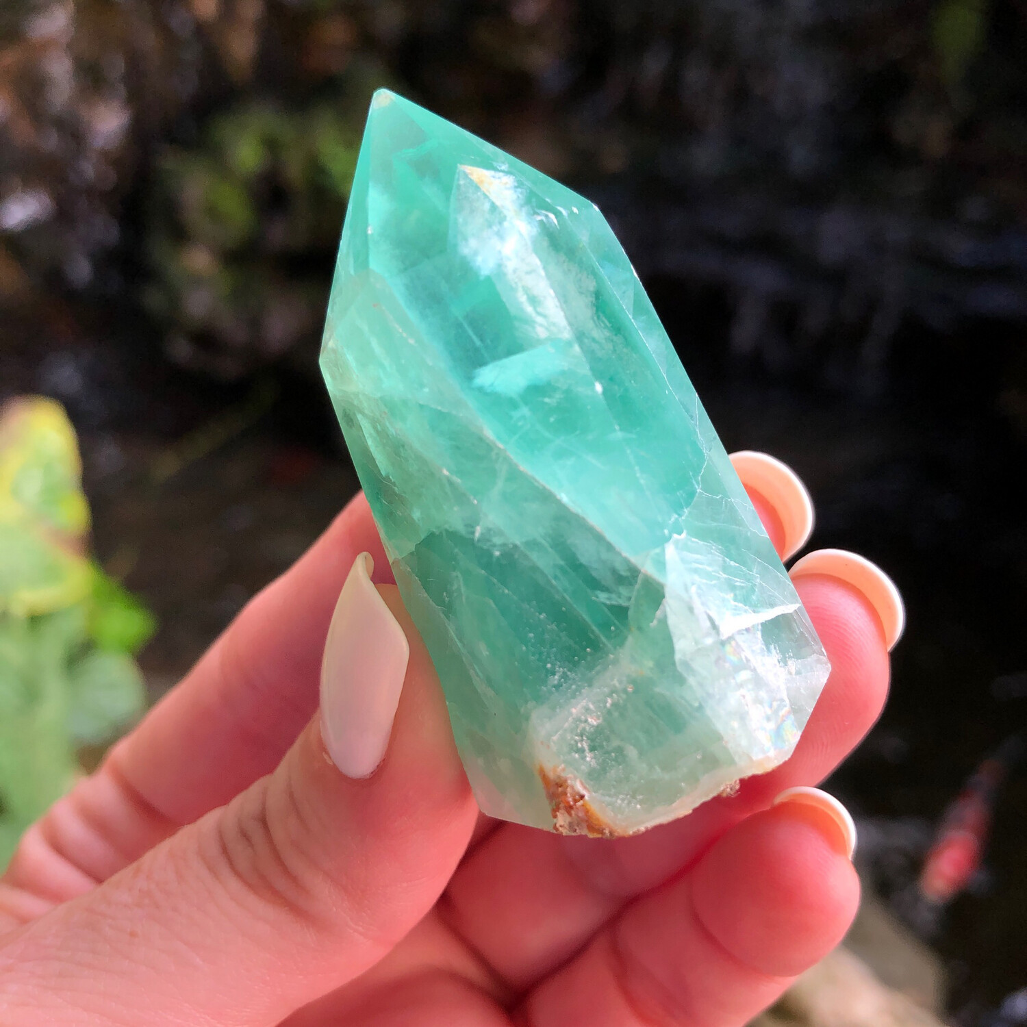 BLUE FLUORITE - TOWER - 5.2cm - Gentle Honesty, Focus, Patience