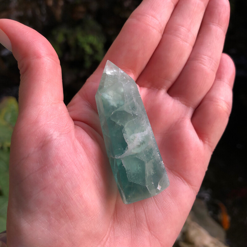 BLUE FLUORITE - TOWER - 5.7cm - Gentle Honesty, Focus, Patience