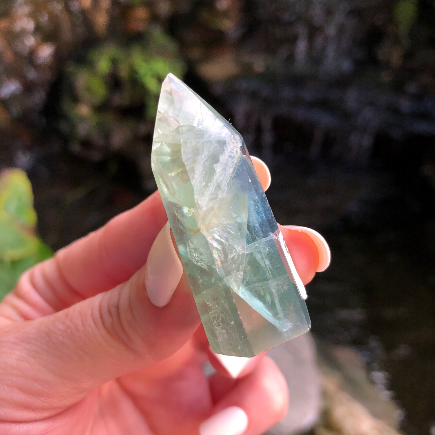 BLUE FLUORITE - TOWER - 5.7cm - Gentle Honesty, Focus, Patience