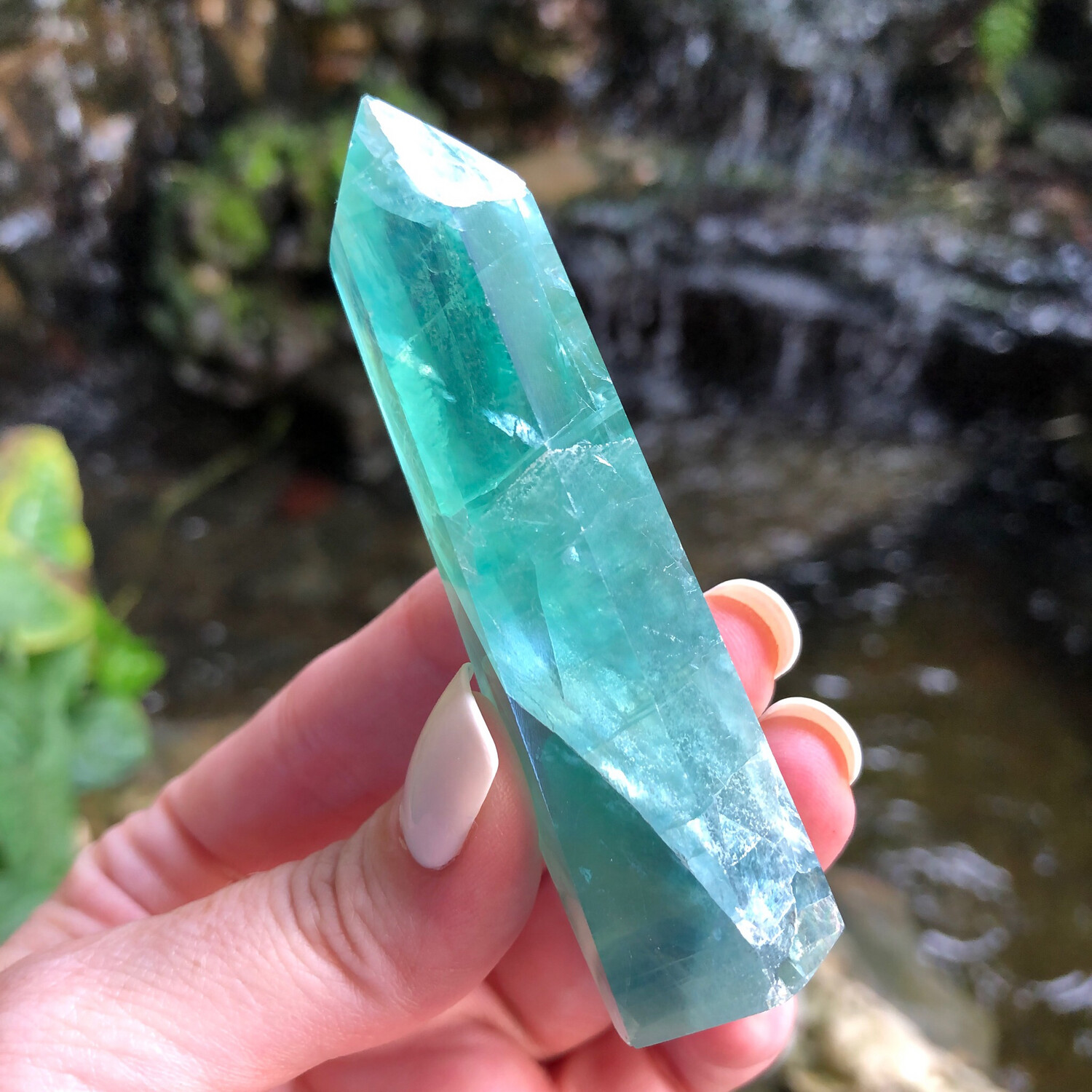 BLUE FLUORITE - TOWER - 8cm - Gentle Honesty, Focus, Patience